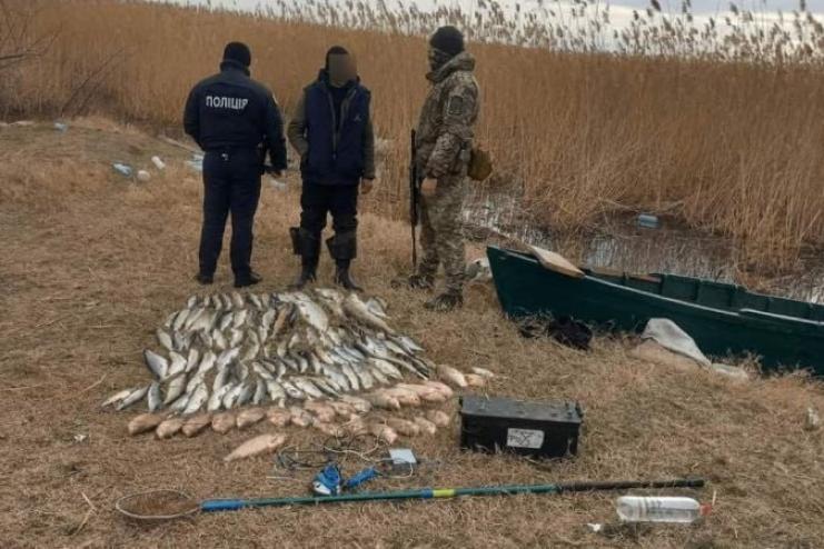 Нарибалили на 365 тисяч гривень: в Одеській області затримали браконьєрів з електровудкою
