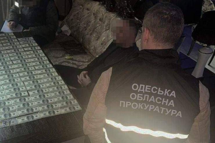Депутат райради на Одещині вимагав з підприємця 20 тисяч доларів за вирішення «земельного питання»