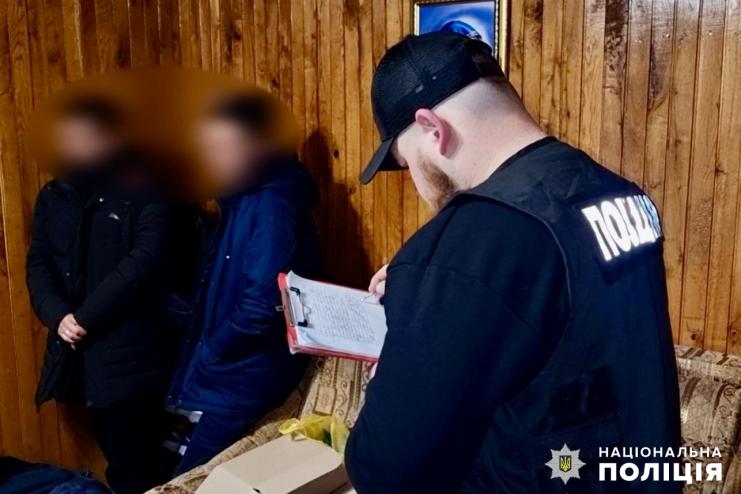 На Одещині озброєна банда іноземців увірвалась у дім бізнесмена: затримали їх «на гарячому»