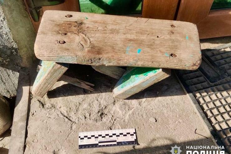 Побив стільцем дружину до втрати свідомості і пішов спати: на Одещині затримано домашнього кривдника