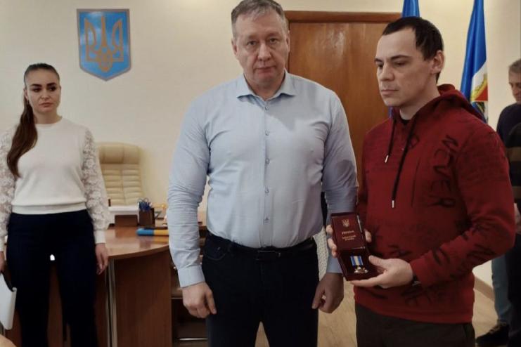 Брату та сину загиблих на війні військових з Одещини передали посмертні нагороди