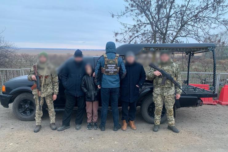 Нічого святого: на Одещині батюшка використав дитину, щоб незаконно доставити у Молдову чоловіка