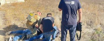 На Одещині правоохоронець та його спільник постануть перед судом за переправлення чоловіків через кордон