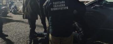 Вимагав хабарі за перевезення через Дністер: інспектор Управління авіації та поліції постане перед судом