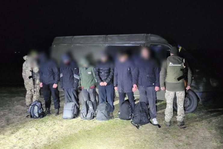 Біля кордону на Одещині правопорушники потрапили у «пастки» прикордонників (відео)