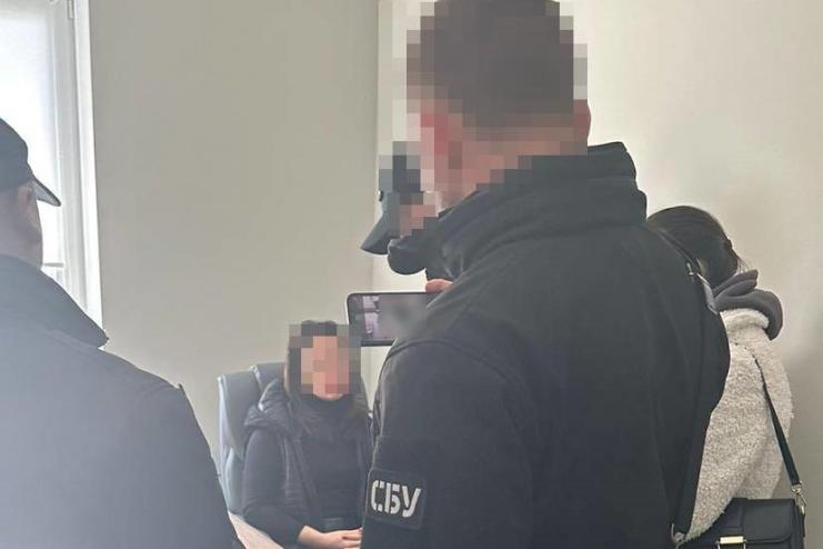 Посадовиця митного посту на Одещині встановила «тариф» на безперешкодне розмитнення автівок