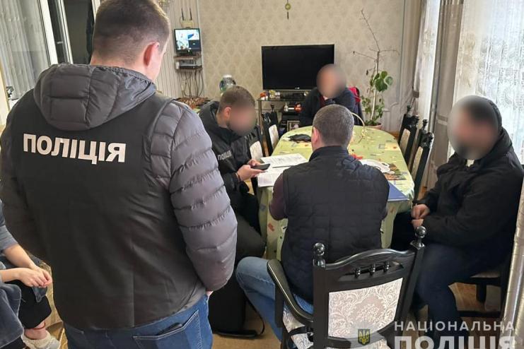 Великі хабарі та вивіз ухилянтів через кордон: : посадовці міської ради Одеси отримали підозри