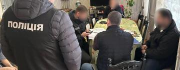 Великі хабарі та вивіз ухилянтів через кордон: : посадовці міської ради Одеси отримали підозри