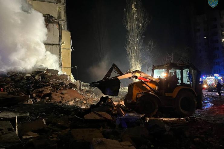 Нічна атака ворога по Одесі: двоє людей загинули, їхні тіла дістали з-під завалів рятувальники ДСНС