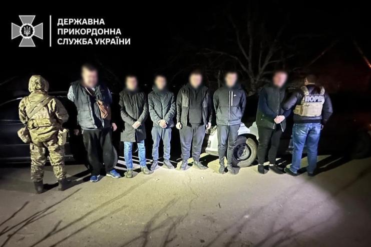 «Дорого-неефективно»: на Одещині затримали цілий кортеж порушників кордону