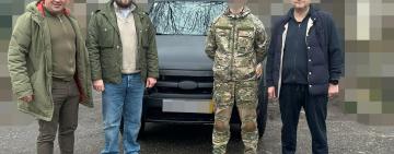200 автівка від БФ «Придунавʼя» поїхала на фронт: її передали легендарному воїну з Бессарабії
