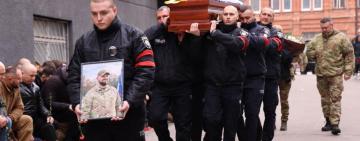 "Назавжди в строю": у Дніпрі попрощалися з командиром полку "Цунамі" Олександром Гостіщевим