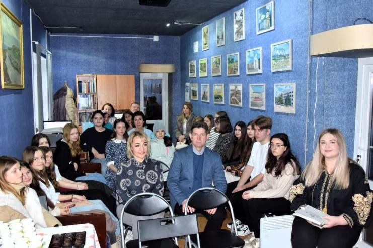 Серед  заходів, присвячених 202-й річниці з Дня заснування селища Сарата, справжньою перлиною стала виставка-презентація художніх робіт «Сарата очима юних художників»