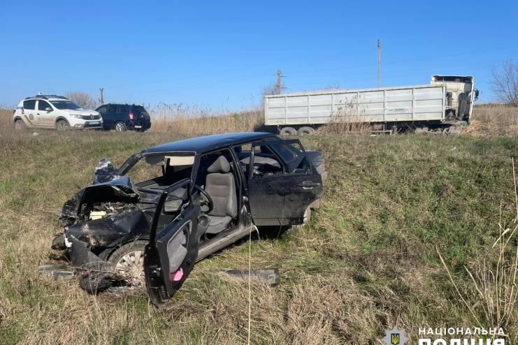 В Ізмаїльському районі внаслідок зіткнення вантажівки і легковика постраждала людина