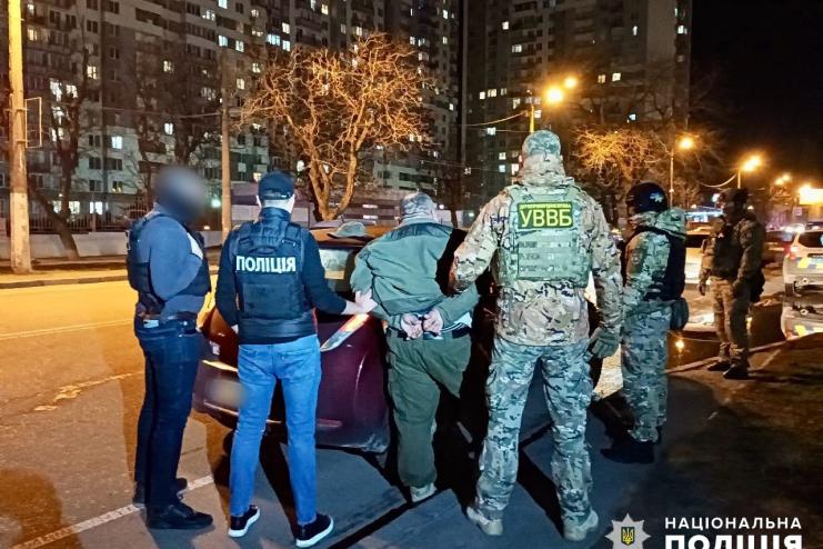 4500 доларів за «непридатність» до військової служби: одесит  «допомагав» охочим чоловікам  перетнути кордон