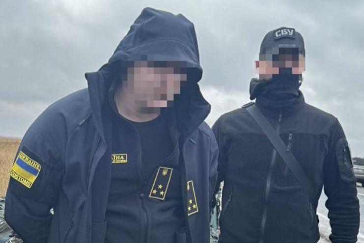 На Одещині затримано інспектора митниці, який налагодив систему «відкатів» за вивезення з України готівки