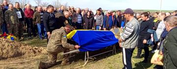 Серпневе зі сльозами та смутком попрощалося із загиблим воїном Віталієм Димчогло