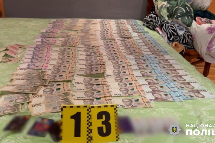 Зняла «порчу» з дітей за 7,5 тис.доларів: в Одесі пов'язали «ворожку»