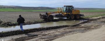 У Бородінській громаді "вдарили" власним  грейдером по бездоріжжю