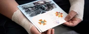 В Одесі 8 рятувальників отримали нагрудні знаки 