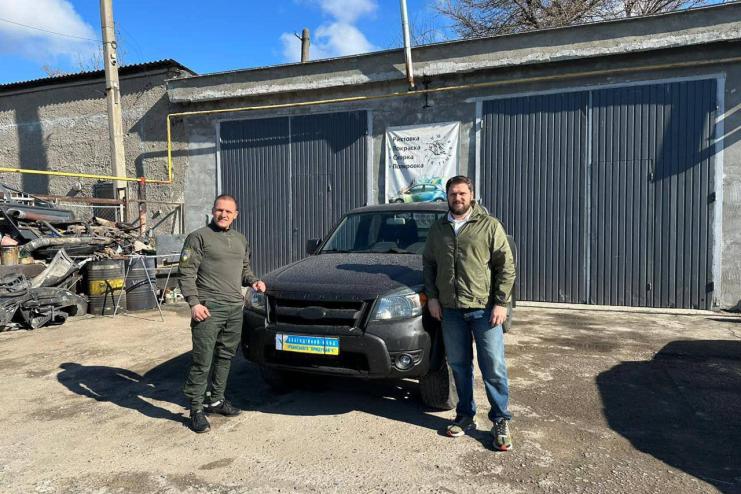 211-ту автівку благодійники з Одещини передали військовим з «Азову»