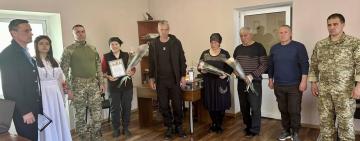 На Тарутинщині матерям загиблих захисників вручили "Орден матері бійця"