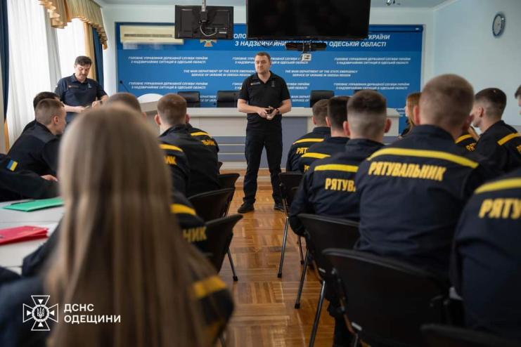 24 молодих рятувальники поповнили лави ДСНС Одещини 