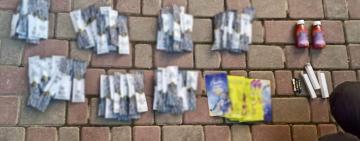 Одеські поліцейські затримали цивільне подружжя за незаконні оборудки з наркотиками та психотропами