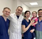 Українські нейрохірурги видалили частину мозку 4-річній пацієнтці з Північної Ірландії