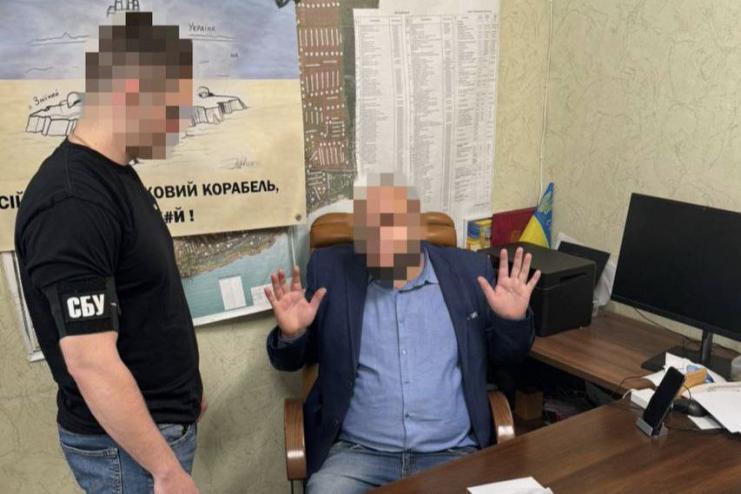 «Ці руки нічого на крали»: на Одещині викрито заступника голови громади під час отримання хабаря