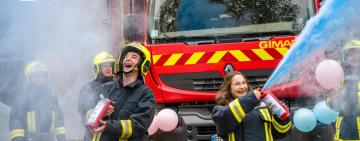 Подружжя рятувальників з Одещини влаштувало гендер-паті на роботі