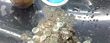 На Одещині скарб зі старовинними монетами знайшов воїн ЗСУ, перебуваючи у відпустці