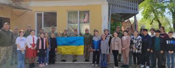 Учні Підгірненського ліцею привітали прикордонників з професійним святом