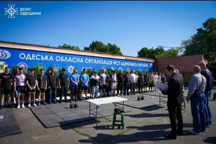 Рятувальники взяли участь у змаганнях з гирьового спорту