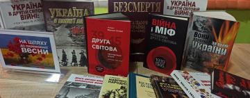 Сторінки пам'яті: в Арцизі презентували книжкову виставку до Дня пам'яті та перемоги над нацизмом у Другій світовій війні