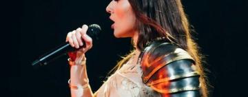 Коваль з Одеси виготовив обладунок до костюма Jerry Heil на Євробаченні