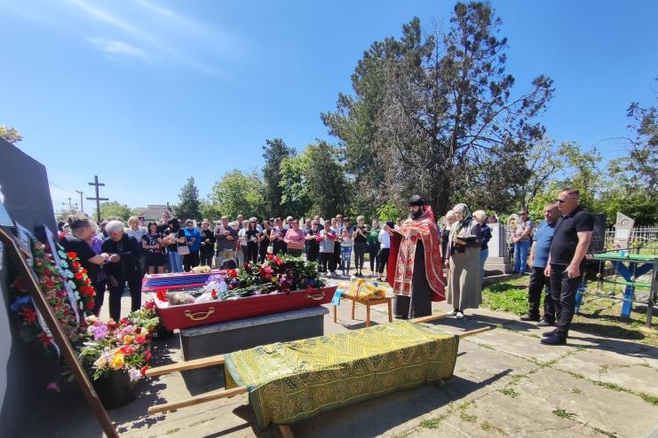 На Одещині молодий комунальник помер після вживання сурогатного алкоголю: голова громади б’є на сполох