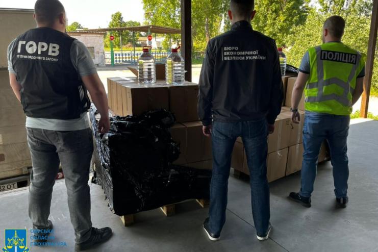На Одещині правоохоронці викрили підпільний цех з виробництва фальсифікованого алкоголю
