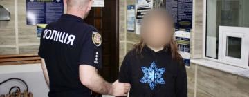 Жінку, яка вчинила наругу над Державним Прапором України в центрі Одеси, затримали поліцейські