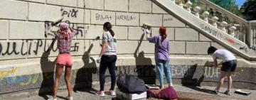 Одеські волонтери власними силами замалювали графіті під мостом Коцебу