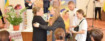 У Саратській селищній раді відбувся яскравий захід, присвячений вшануванню жінки-матері, жінки-героїні