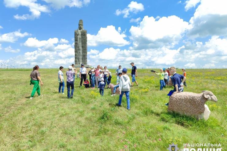 Тарутинські поліцейські для  вихованців місцевого центру соціально-психологічної реабілітації влаштували  екскурсію туристичним комплексом