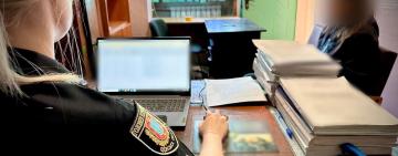 Жінка, вчинила хуліганство та наругу над Державним прапором України в центрі Одеси, постане перед судом