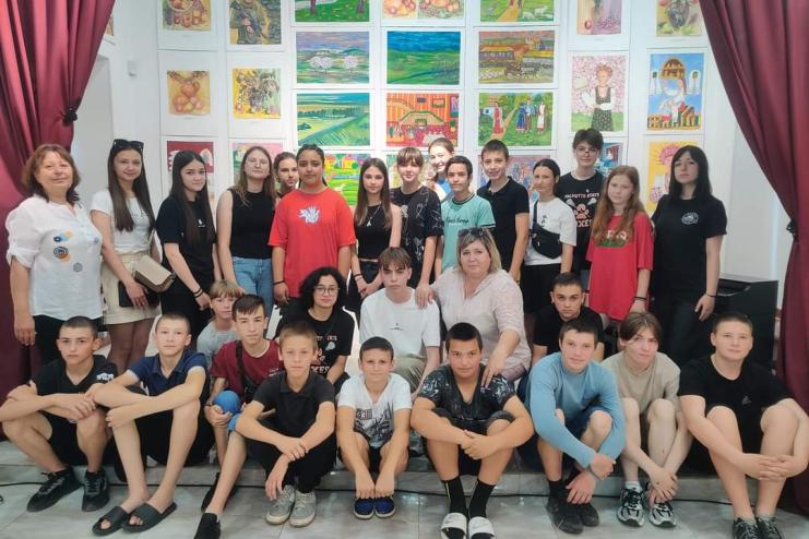 Для учнів сусідньої Теплицької громади провели цікаву екскурсію Арцизькою бібліотекою