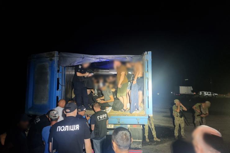  Мешканець Болградського району намагався вивезти рекордну кількість ухилянтів у фурі (відео)