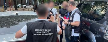 Мешканець Одещини хотів видворити з України конкурента у «любовному трикутнику» за 3000 доларів