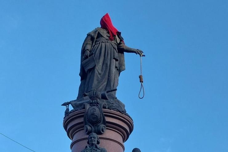 Катерину і Суворова — на сувеніри: в Одесі пропонують переплавити на пам'ятні коїни деколонізовані пам'ятники