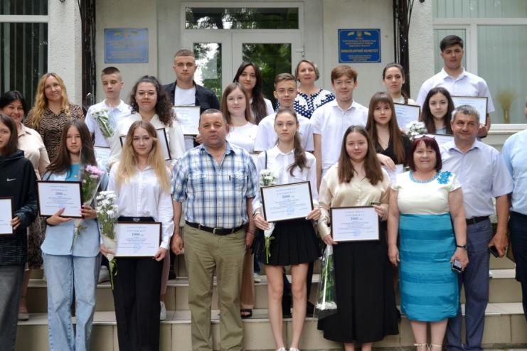 На Тарутинщині грошові сертифікати отримали талановиті випускники громади