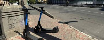 В Одесі планують зробити платною парковку для самокатів і моноколіс