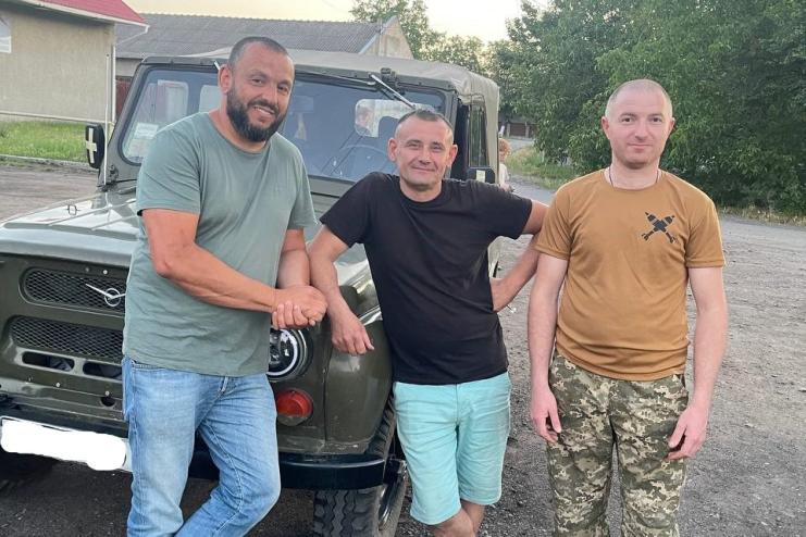 Саратська громада відправила автівку захисникам України